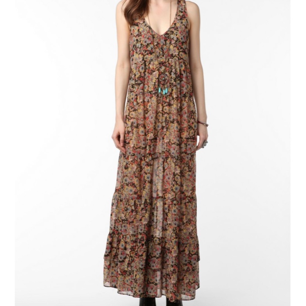 Kimchi Blue • Floral Tiered Maxi Dress